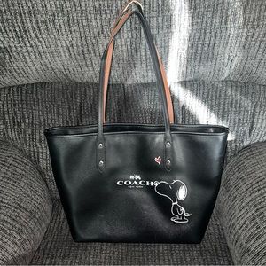 COACH x PEANUTS KISSING SNOOPY BLACK TOTE. RARE. HTF